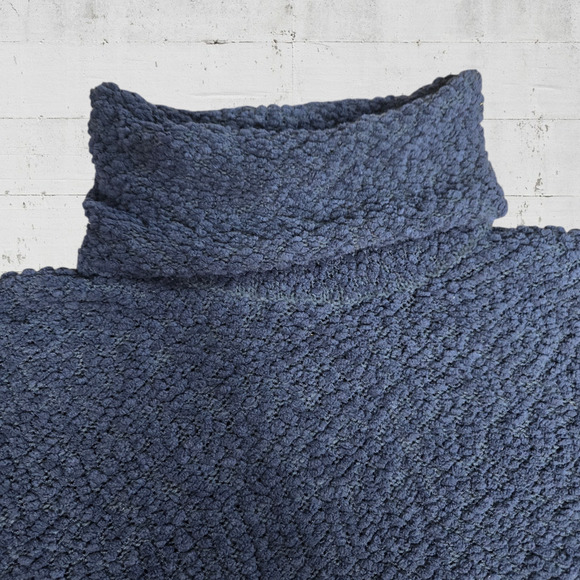 Romeo & Juliet Navy Boucle Chenille Turtleneck Poncho Cape Sweater Size Medium - Picture 3 of 9